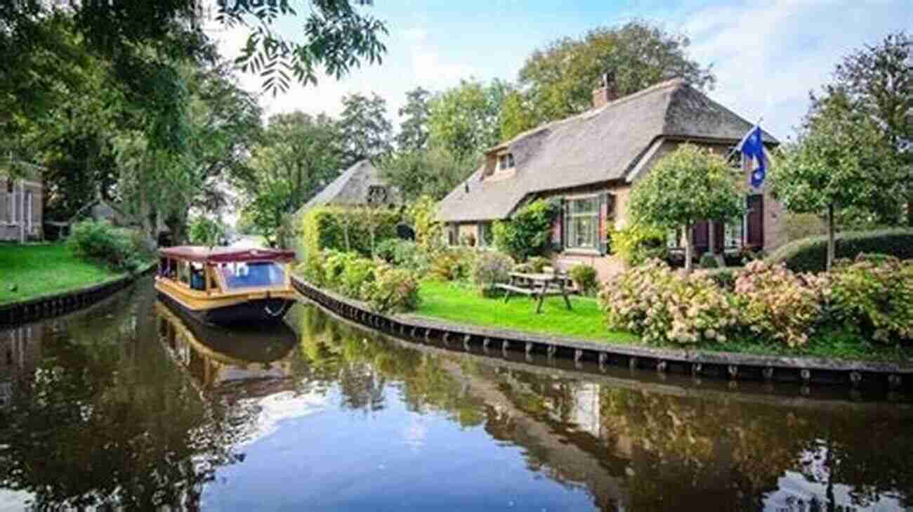 Experience The Enchanting Village Of Giethoorn Travel Guide Netherlands : Visit The Wonders Of Netherlands (Travel To Europe With Safer : Discover Europe And Beyond 13)