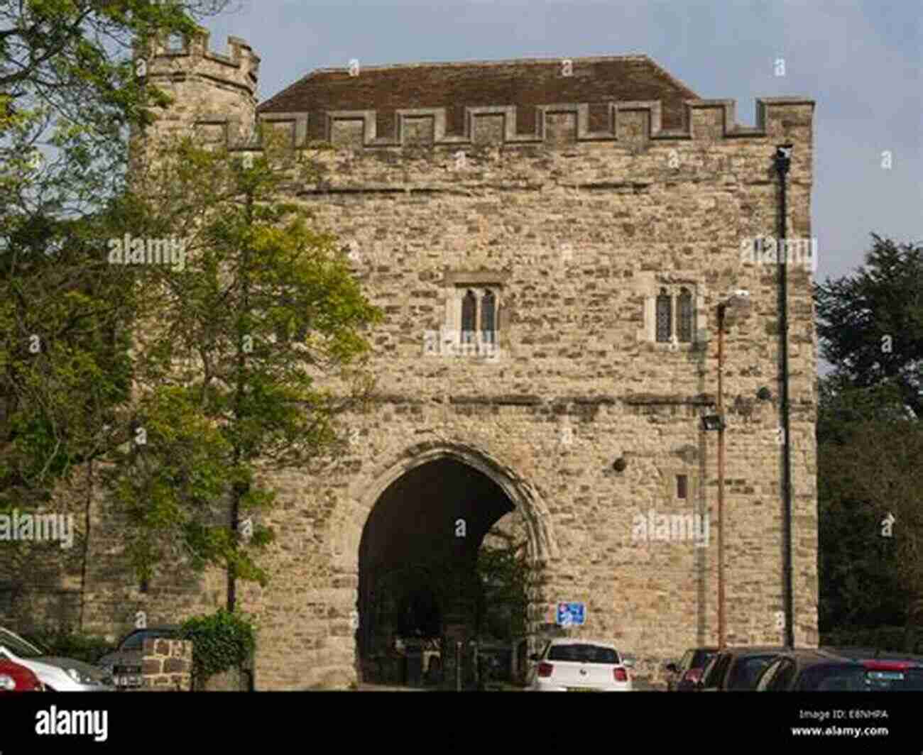 Maidstone: Gateway To England's Heritage From Monte Cassino To Maidstone