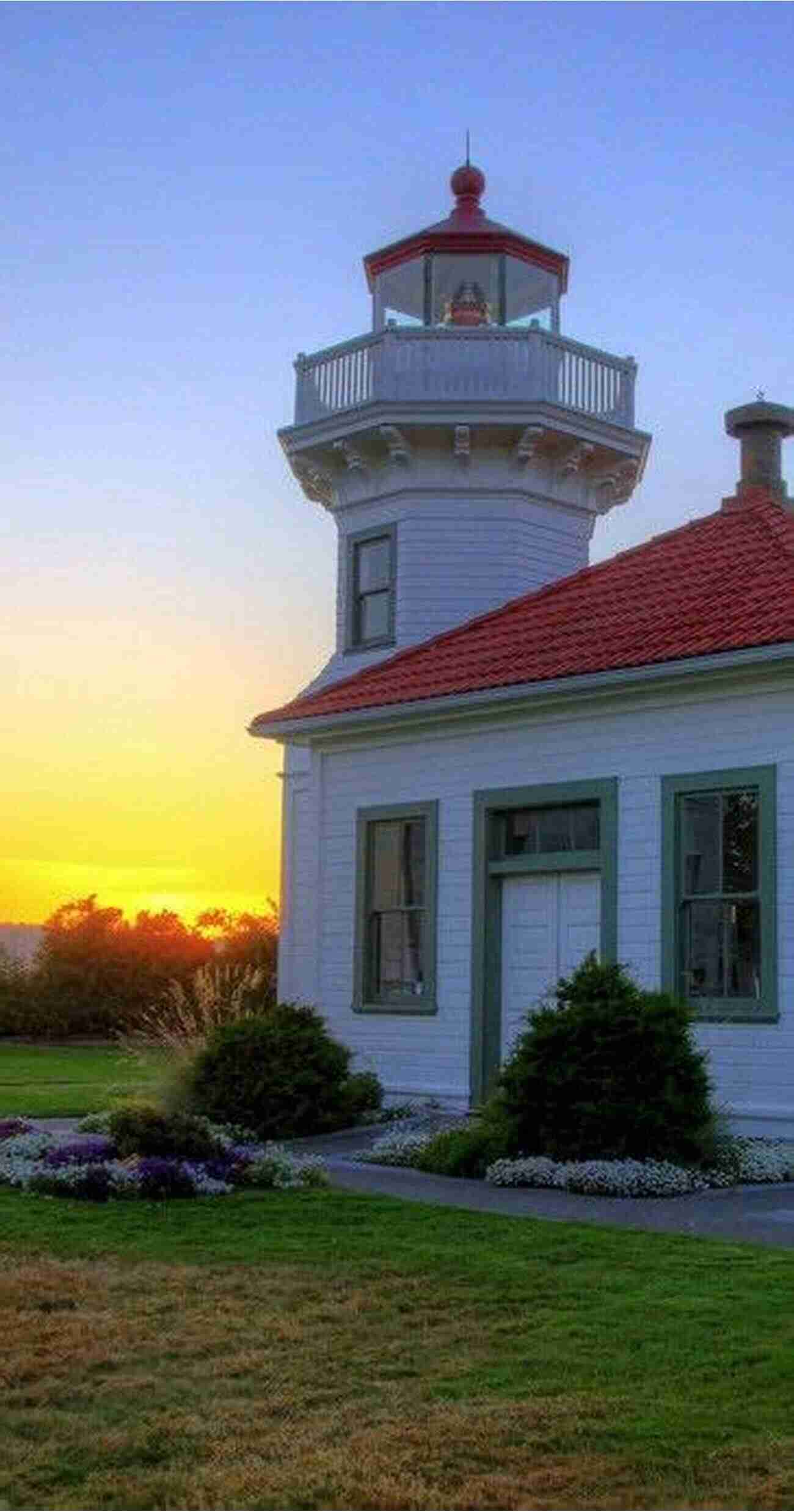 Mukilteo Lighthouse Standing Tall Against The Setting Sun Mukilteo (Images Of America) Steve K Bertrand