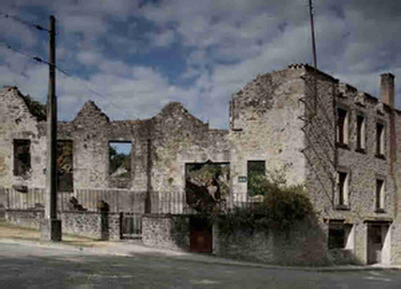 Oradour Sur Glane Streets Of Lonely Ghosts: A Short Story Of Sorrow And Spirits In The Arctic (Greenland Crime Stories 21)