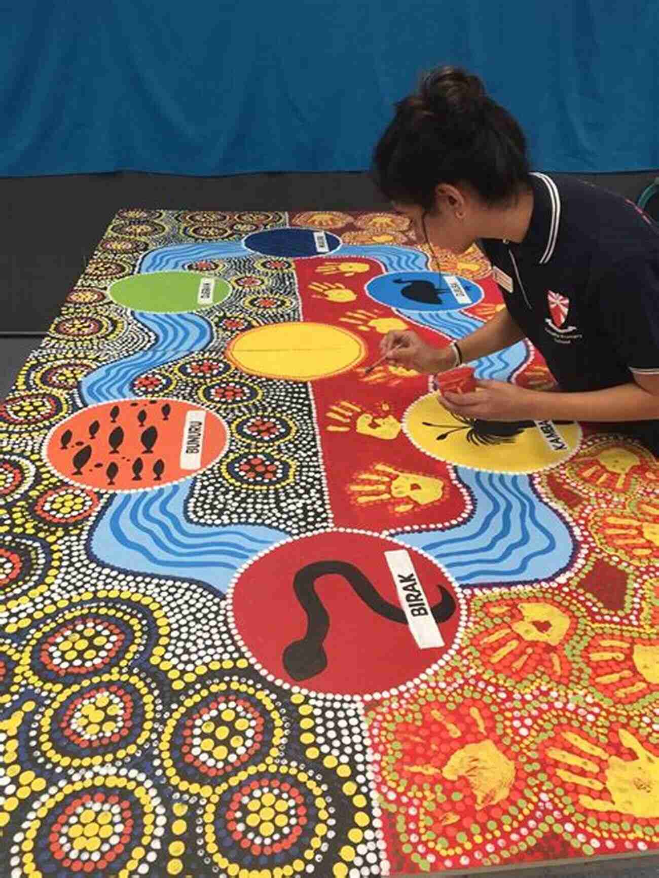 Students Learning Aboriginal Art At Aboriginal Dreamtime School Great Australian Outback School Stories (Great Australian Stories)