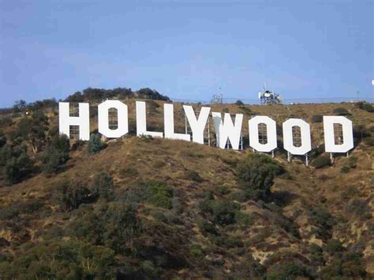 Take A Picture With The Iconic Hollywood Sign Los Angeles Travel Guide (Unanchor) Los Angeles On A Budget 4 Day Tour Itinerary